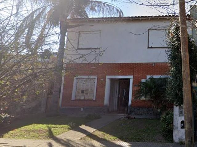 Casa en  Don Bosco - Excelente Ubicación