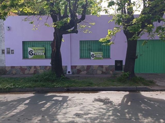 Importante Propiedad en Moreno Norte sobre calle Justo Daract en Zona Comercial - 450 m2