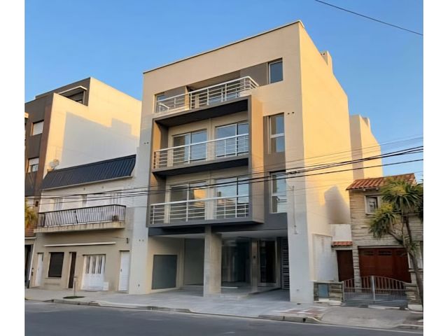 Venta departamento. 2 ambientes con cochera