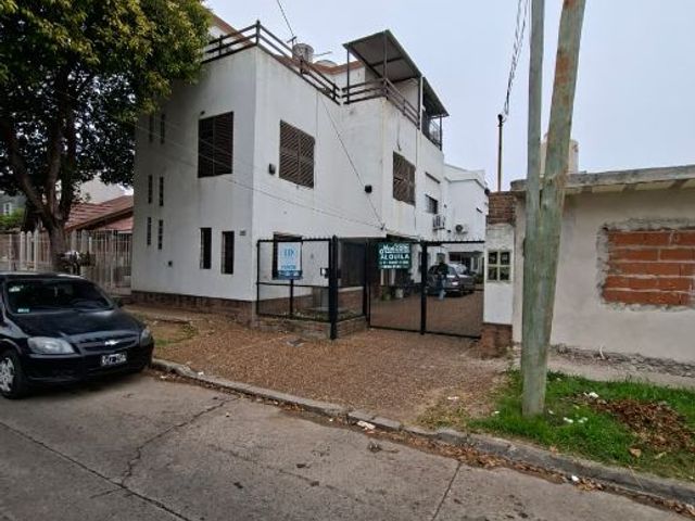 Triplex en alquiler en Quilmes Sur