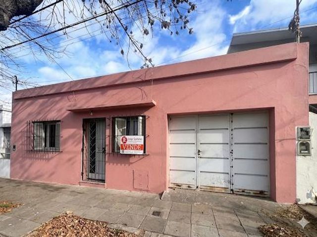 Casa en Junin. Calle Apolidoro al 170