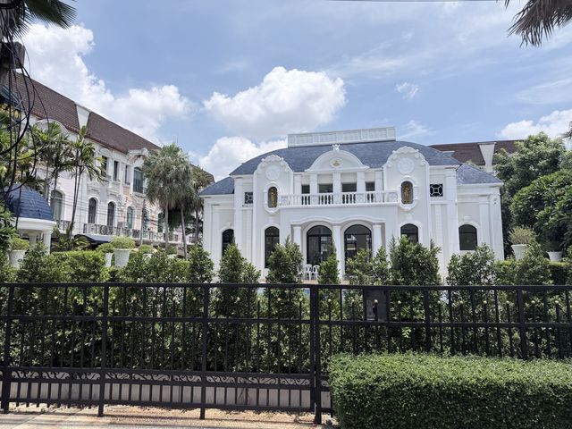 Luxury 3BR Parisian Townhome near LFIB & SISB