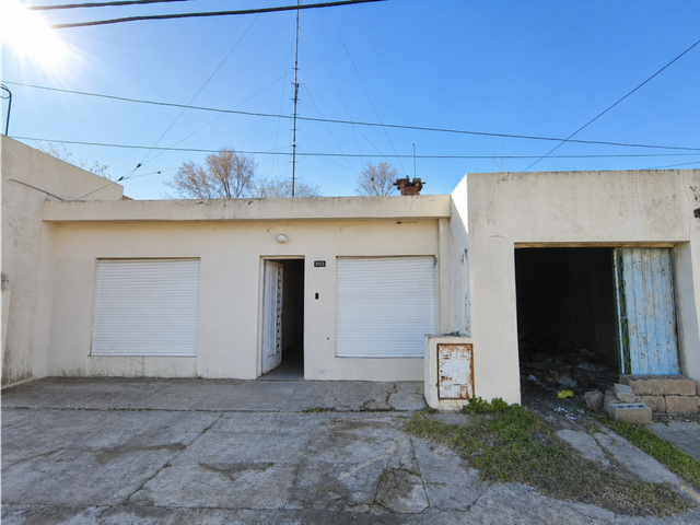 Casa a refaccionar zona Chango mas sobre lote de 10x 31