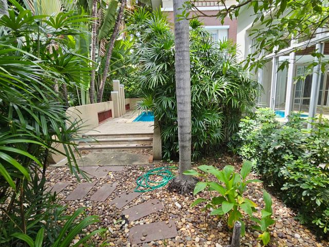place photo 82