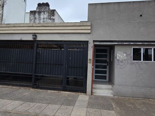 VENTA CASA CON CONSULTORIO INDEPENDIENTE MUÑIZ