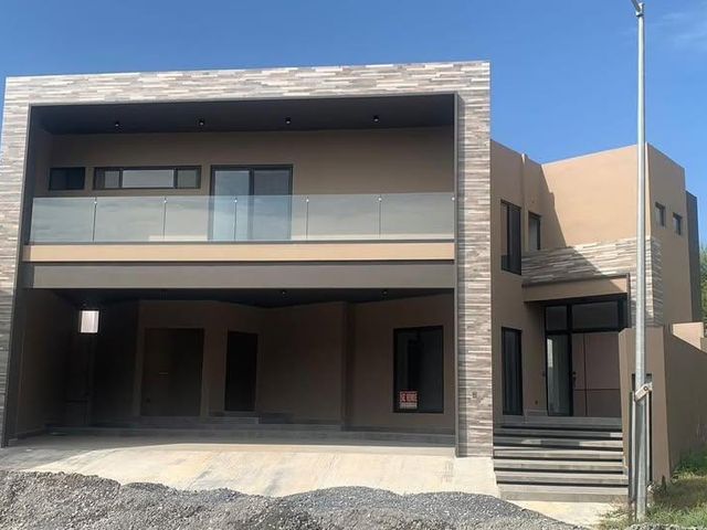 CASA EN VENTA EN BOSQUES DE LAS MISIONES
