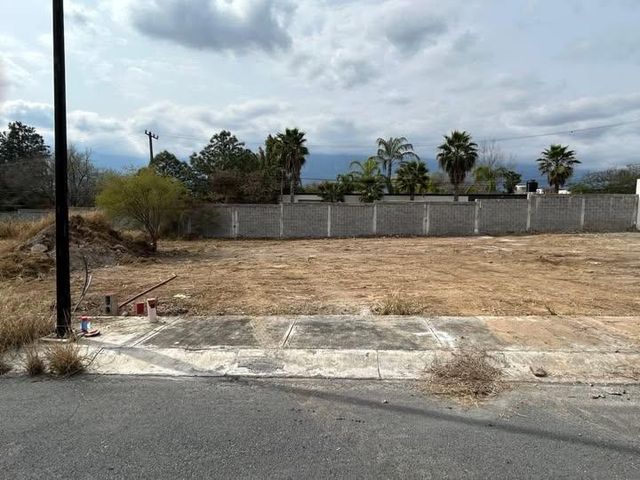 TERRENO PLANO EN VENTA EN MANDALAS SANTIAGO NL