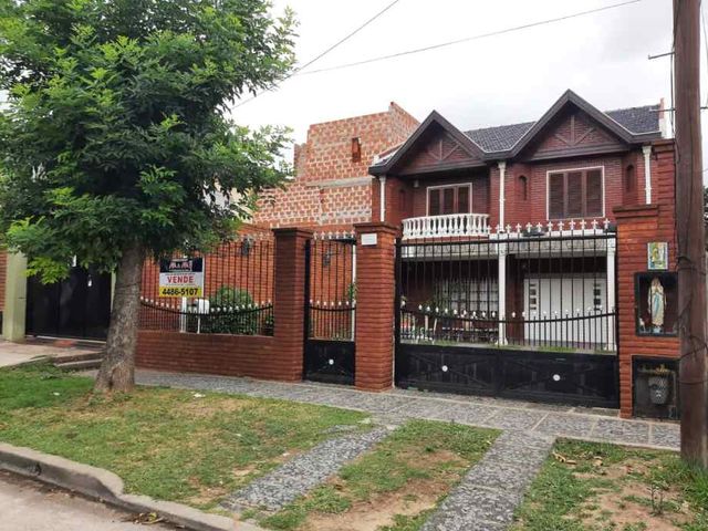 Chalet en venta en Isidro Casanova