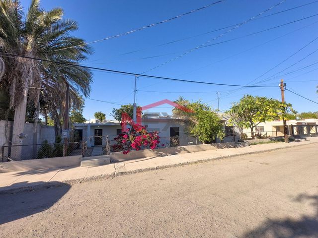 CASA EN VENTA CON 7 DEPARTAMENTOS EN COL. SAN JUAN