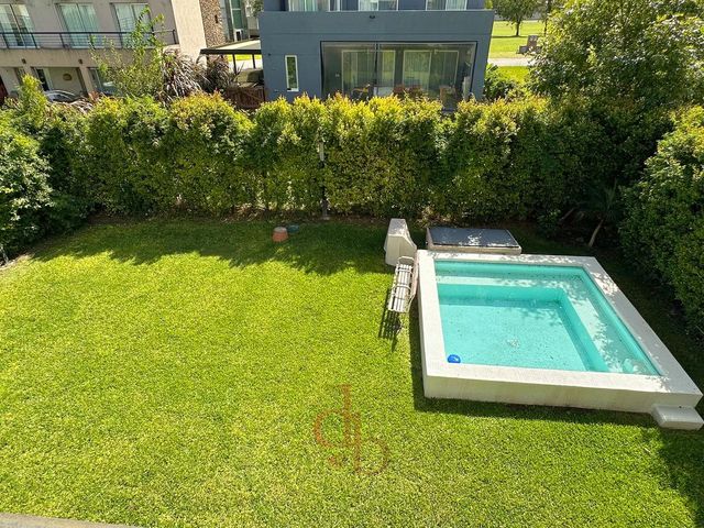 place photo 109