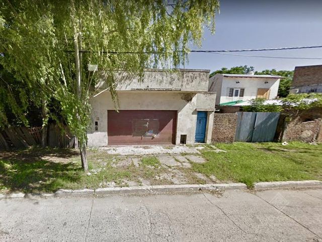 Casa a reciclar en Valentin Alsina - OPORTUNIDAD!!
