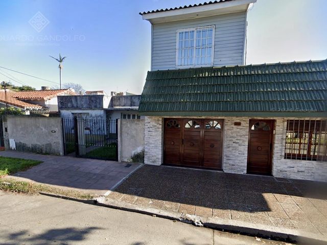 3 ambientes con entrada de auto - Venta Directa!!