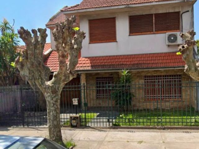 Casa Fondo en venta en Ezpeleta Este