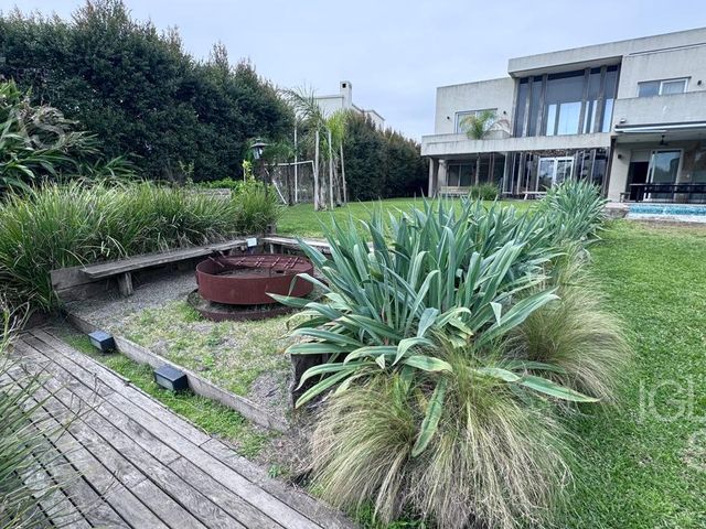 place photo 54