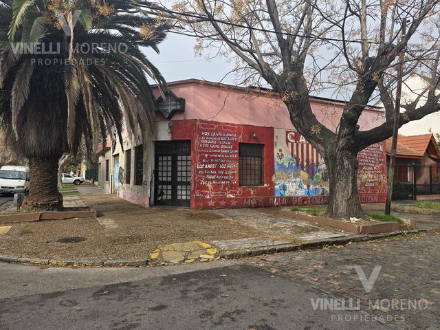 Local con deposito en excelente esquina