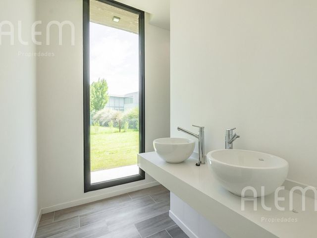 place photo 47