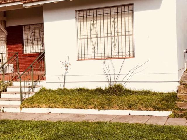 APTO CREDITO - CASA TRES AMBIENTES - MUY BUEN ESTADO