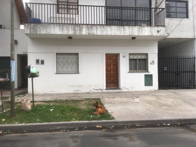 PH. FTE.  3 AMBIENTES, 2 DORMITORIOS COCINA, COMEDOR, BAÑO Y PATIO VENTA PORCENTAJE INDIVISO
