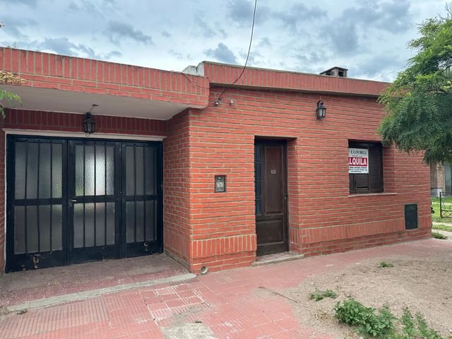 CASA EXCELENTE UBICACION