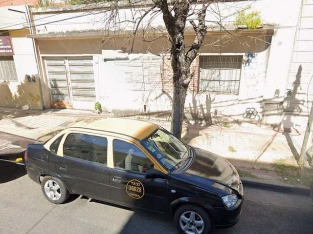 CASA A RECICLAR EN MORON CENTRO