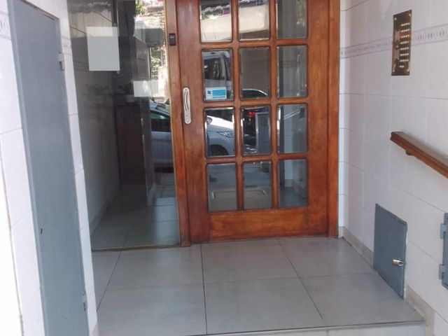 Excelente Departamento de 3amb. contra frente en Excelente Estado.