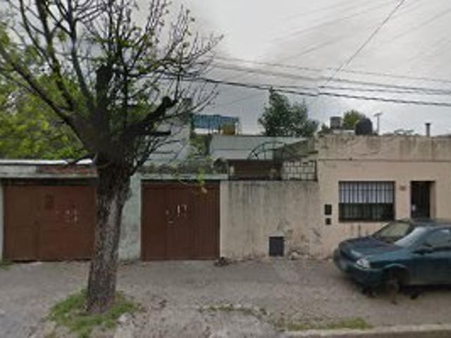 Vendo casa y cocheras
