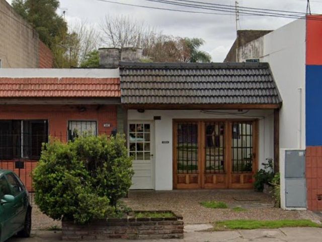 Casa 2 ambientes en venta en Adrogue oportunidad a refaccionar
