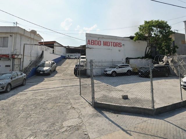 BODEGA EN RENTA AV. MORONES PRIETO , LIMITES DE MONTERREY-GUADALUPE