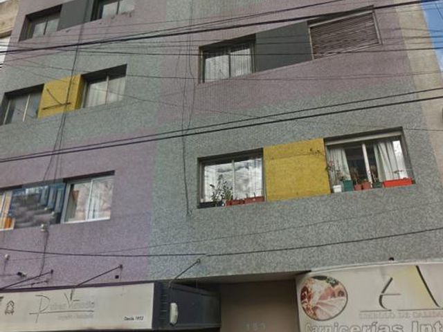 Dpto 3 AMB al Fte en pleno centro de Banfield. E