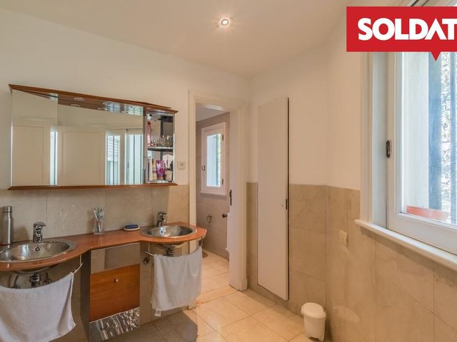 place photo 48