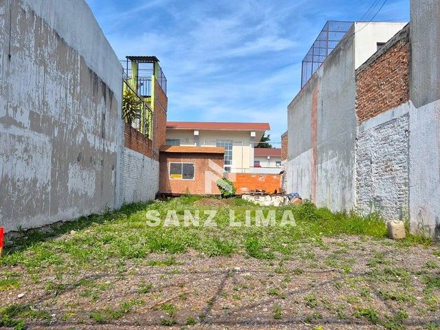 Las Fuentes: Terreno comercial o habitacional sobre Av. Las Fuentes