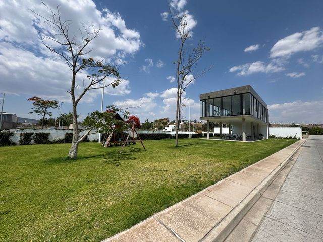 place photo 23