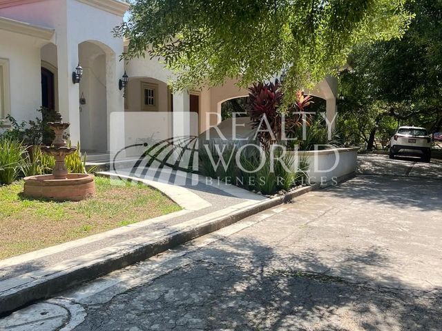 Casa en Renta en PRIVADA SANTA ENGRACIA, San Pedro Garza Garcia