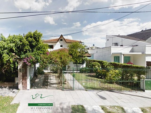 Amplia Casa en barrio Ituzaingo norte