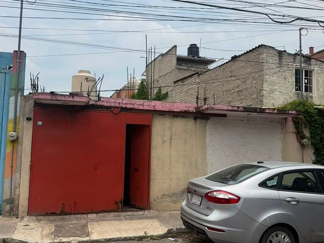 PROPIEDAD EN VENTA EN SAN MARTÍN XOCHINAHUAC, AZCAPOTZALCO