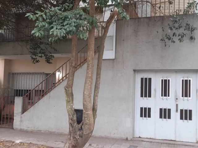 CASA AL FRENTE , COCHERA DOBLE,  PILETA
