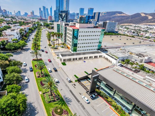 LOCAL EN RENTA EN PRIVANZAS, MONTERREY, NUEVO LEÓN