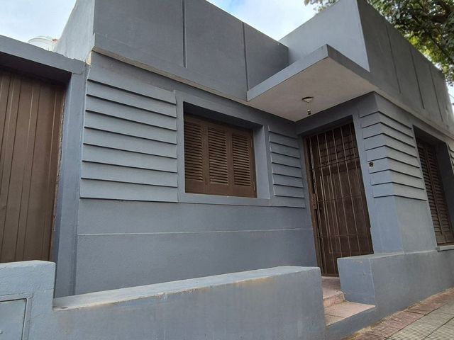 VENTA CASA 2 DORMITORIOS EN B° SARMIENTO