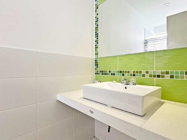 place photo 34