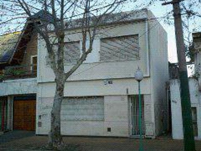 Venta de Casa en Lomas de Zamora edificada en dos plantas