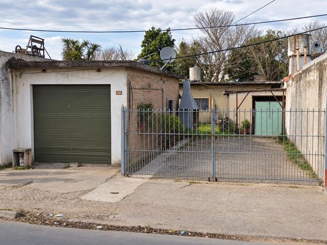 VENTA Casa a REFACCIONAR +LOCAL +GALPON R. CALZADA