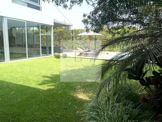 place photo 66