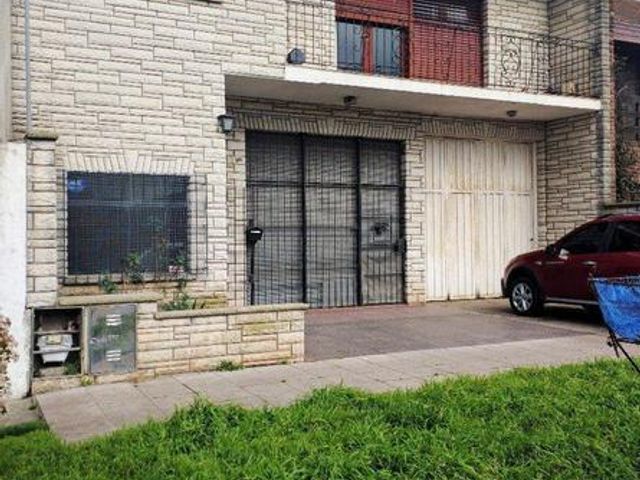 CHALET C/LOCAL EN BARRIO CENTENARIO