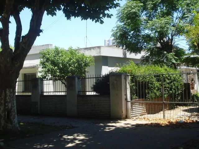 CASA EN VENTA CENTRO DE MARCOS PAZ - IDEAL INVERSOR -
