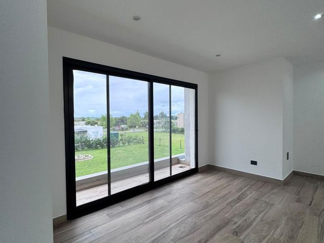 place photo 56