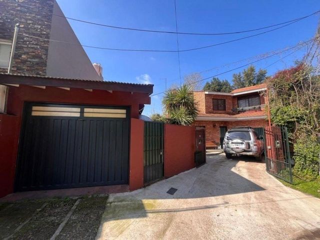 CASA 5 AMBIENTES EN VENTA EN ADROGUE
