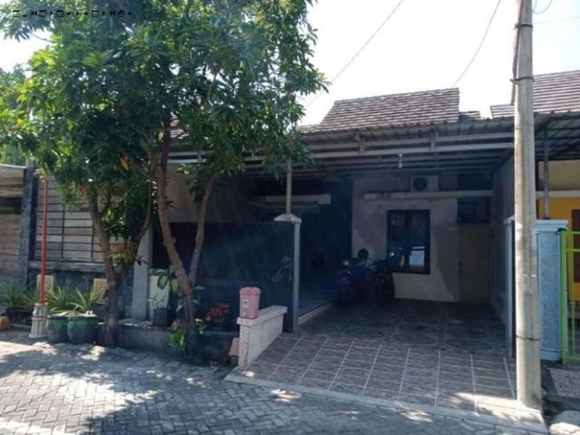 Rumah Griya Benowo Indah, Hadap Barat