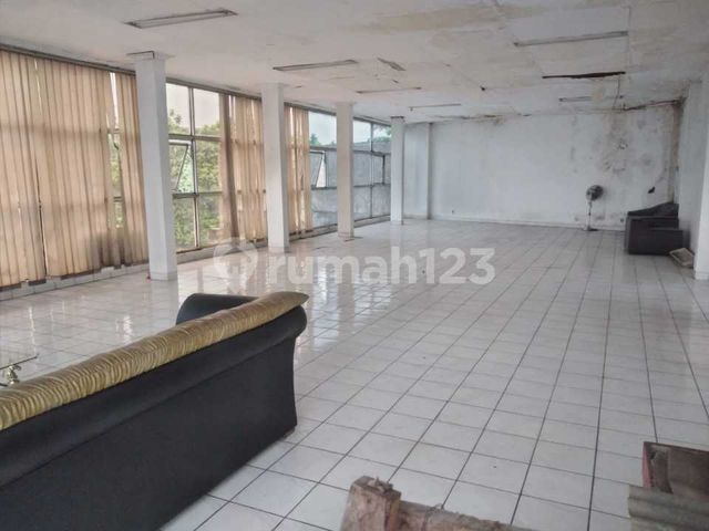 Dijual Gedung 3lt Mainroad Soekarno Hatta