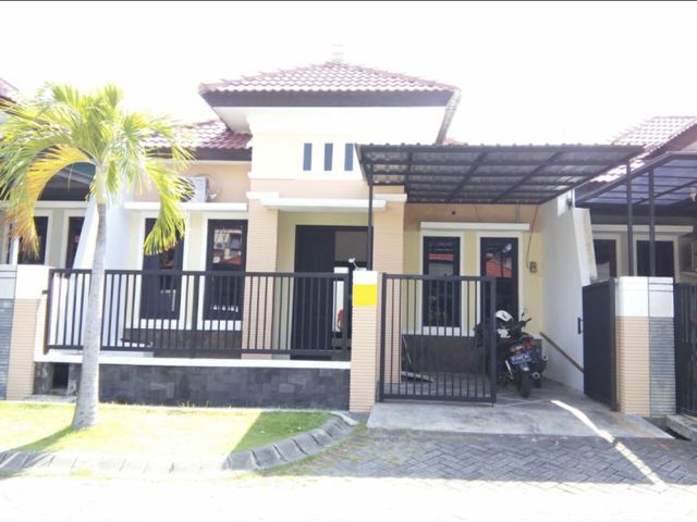 Rumah istimewa siap huni di pondok candra Surabaya