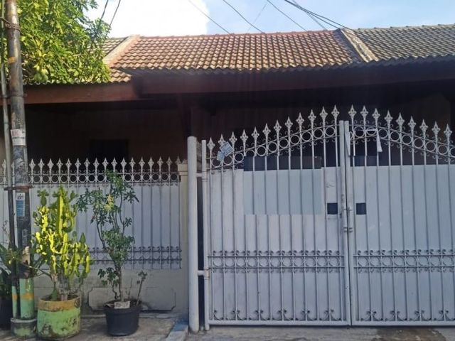 Disewakan Rumah Siap Huni Dengan 1,5 Lantai Jl. Bendul Merisi